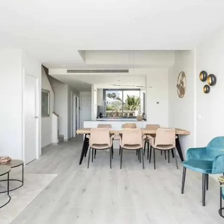 Fantastic Townhouse Near The * Málaga