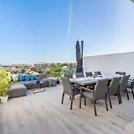 Fantastic Townhouse Near The 펜션