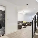 펜션 Fantastic Townhouse Near The
