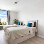 펜션 Fantastic Townhouse Near The