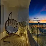 Fantastic Townhouse Near The *