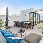 Fantastic Townhouse Near The 펜션