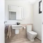 Fantastic Townhouse Near The 펜션 말라가