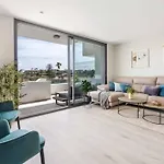 Fantastic Townhouse Near The 펜션 말라가