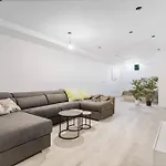 펜션 Fantastic Townhouse Near The