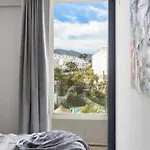 Fantastic Townhouse Near The 펜션 말라가
