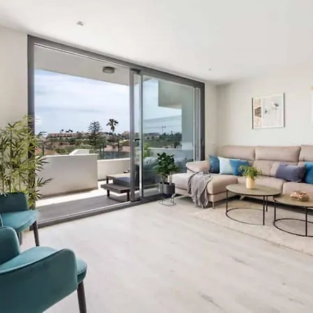 Fantastic Townhouse Near The Ferienhaus Málaga