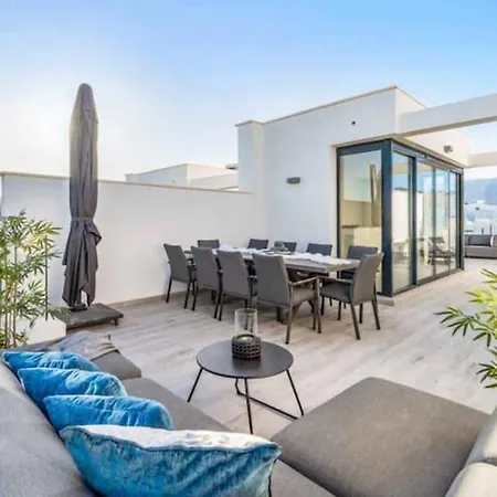 Fantastic Townhouse Near The Малага