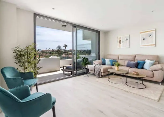 Fantastic Townhouse Near The Ferienhaus Málaga