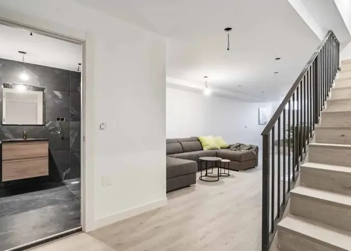 別荘 Fantastic Townhouse Near The