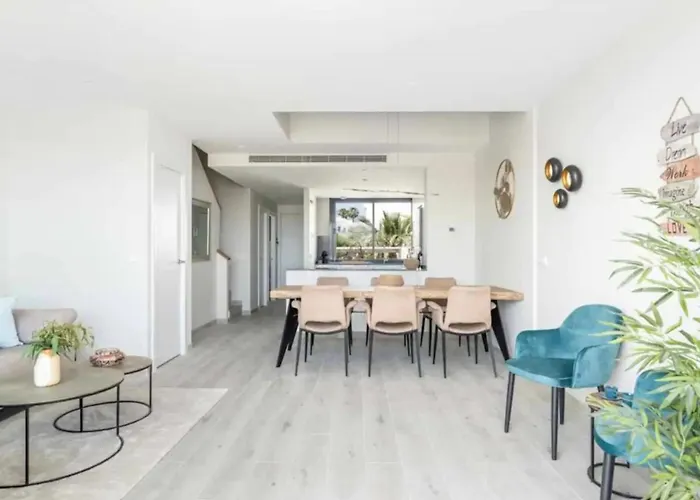 Fantastic Townhouse Near The * マラガ